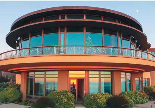Vista Glass Inc. can manufacture its own insulated windows to order in a single day, eliminating the need for the customer to wait on delivery.